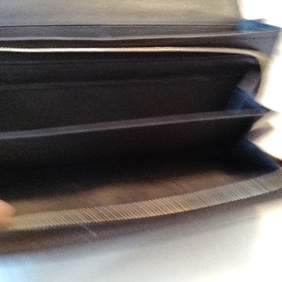 Authentic Gucci wallet - Picture 3 of 8